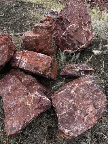Ландшафтные глыбы красно-фиолетовые 200-1000 килограмм купить в Кушве