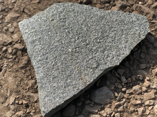 Плитняк златолит Уральский для цоколя, отмостки купить в Кушве