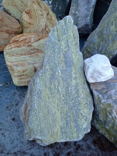 Златолит жёлтый, жёлто-зелёный глыбки и валуны для ланшафтного дизайна купить в Кушве