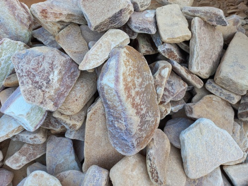 Златолит жёлтый, жёлто-зелёный глыбки и валуны для ланшафтного дизайна купить в Кушве