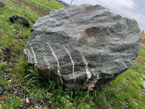 Гигантские зелёные валуны для ландшафтного дизайна весом более 5 тонн купить в Кушве