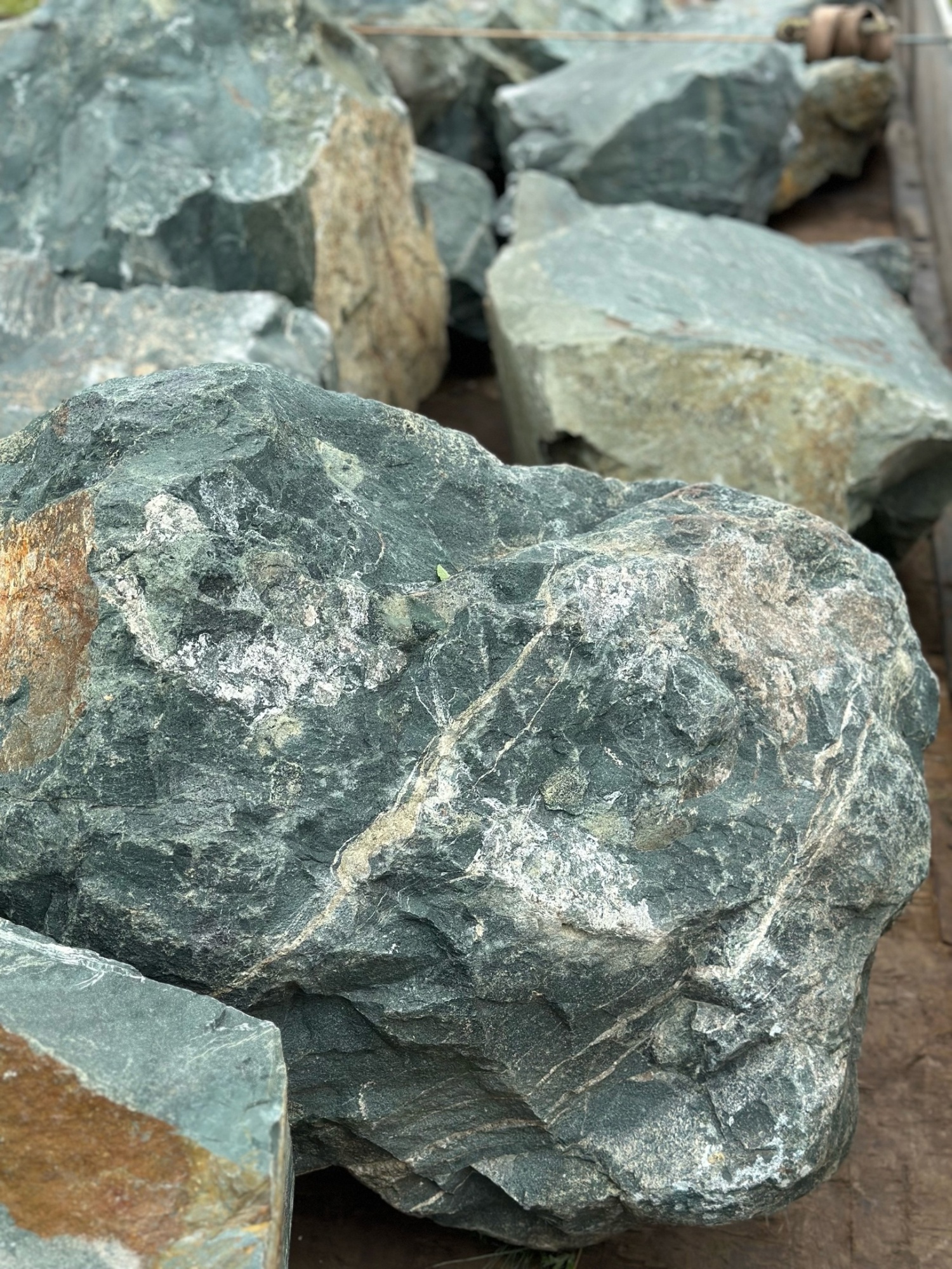 Камни для ландшафтного дизайна зелёные 10-60 килограмм купить в Кушве