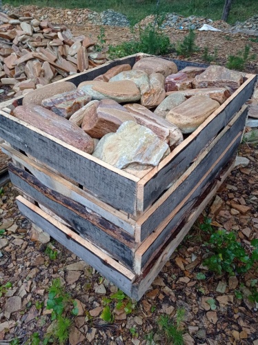 Златолит жёлтый, жёлто-зелёный глыбки и валуны для ланшафтного дизайна купить в Кушве