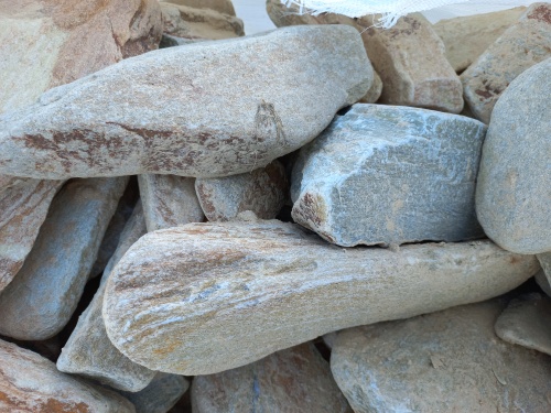 Златолит жёлтый, жёлто-зелёный глыбки и валуны для ланшафтного дизайна купить в Кушве