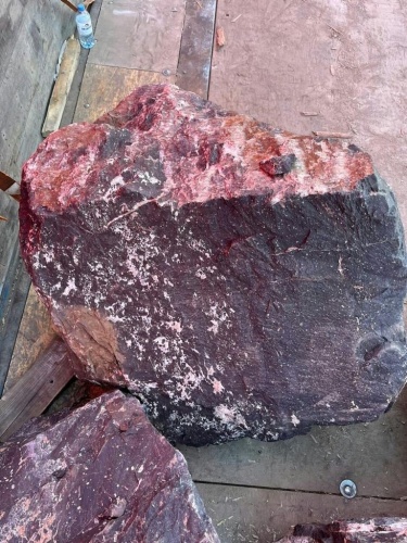 Камни для ландшафтного дизайна красно-фиолетовые 10-60 килограмм купить в Кушве