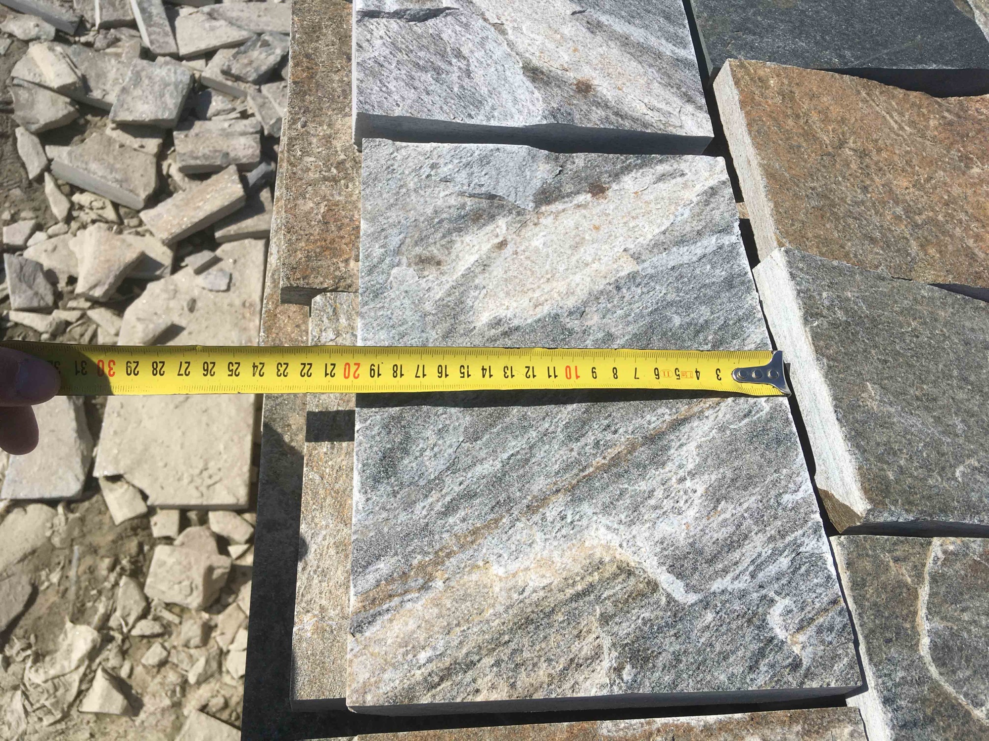 Плитка пилёная златолит Уральский для цоколя, отмостки купить в Кушве