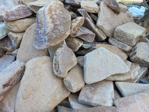 Златолит жёлтый, жёлто-зелёный глыбки и валуны для ланшафтного дизайна купить в Кушве