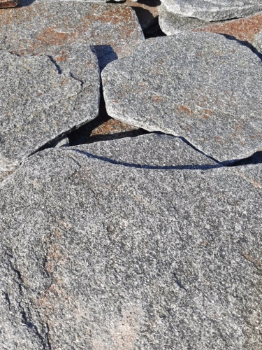 Златолит серебристый галтованный для лестниц купить в Кушве