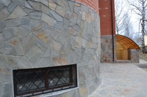 Плитняк златолит Уральский для цоколя, отмостки купить в Кушве